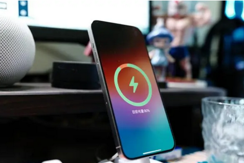 逊克苹果15换屏服务分享用什么充电器给iPhone15充电更好 